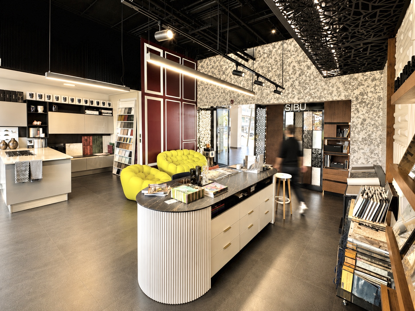 Showroom de Coverings en Avenida Escazú